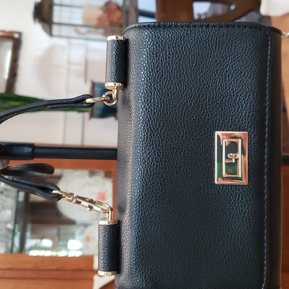 Lori Greiner Fashion Chain Crossbody Satchel Clutch. 5"x7" - Picture 4 of 9